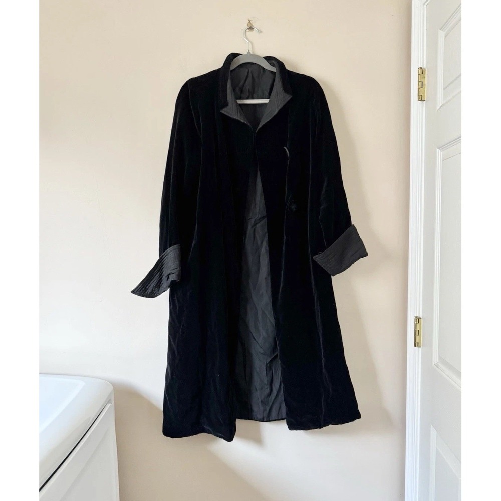 Antique Women's Black Velvet Coat Small / Medium Edwardian Victorian 20s button
